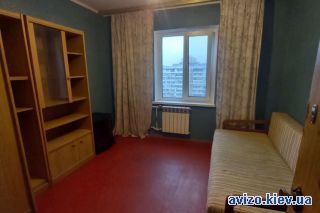 Продается <a class='adt__geo' href='/nerukhomist/prodazh-kvartyr-budynkiv/kimnaty/kyiv-misto/q-3-кімнатні/'>3 кімнати</a>-комнатная квартира, ст.м. Вырлица