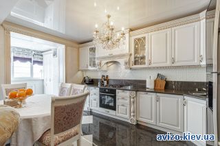 <a class='adt__geo' href='/nerukhomist/prodazh-kvartyr-budynkiv/kvartyry/kyivska-oblast/q-багатокімнатні/'>5 кімнат</a>-комнатная квартира