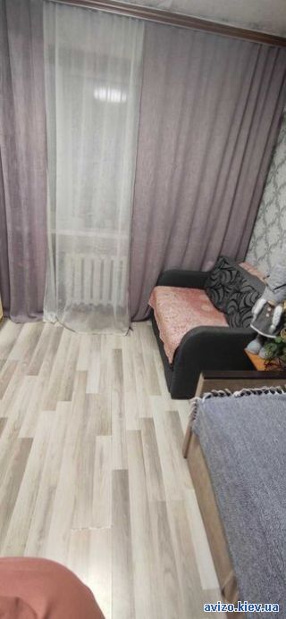 Продается <a class='adt__geo' href='/nerukhomist/prodazh-kvartyr-budynkiv/kimnaty/kyiv-misto/q-багатокімнатні/'>5 кімнат</a>-комнатная комната, ст.м. Шулявская