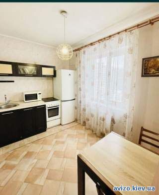 Продам 3-ну квартиру метро Позняки