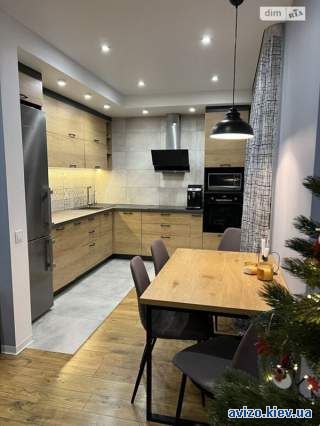 Продаж 3к квартири 85.1 кв. м на вул. Вишняківська 4