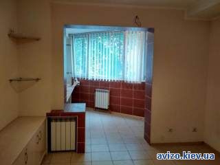 Продам 3 кімнатну квартиру Драгоманова, 8а метро Позняки 1-й поверх
