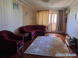 Продаж 3х кімнатної квартири Ахматової 13