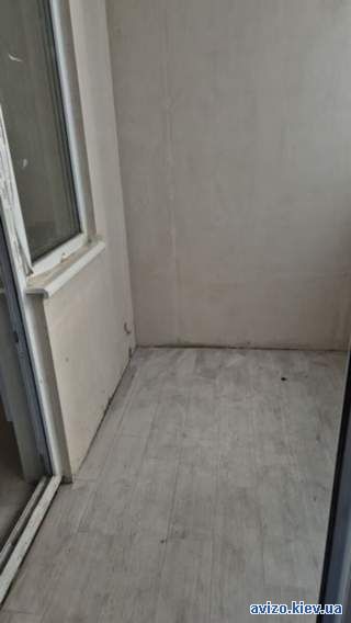Продам 2 кімнатну біля метро!