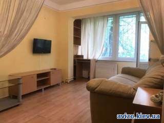 1к квартира (гостинка) метро Лівобережна