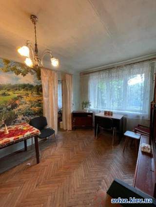 Продам 3-кімнатну квартиру в центрі м. Синельникове вул. Каштанова.