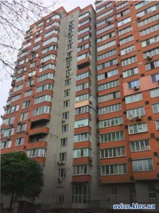 Продаж 3-к квартири з ремонтом на вул. Волинська, 10