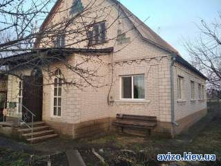 Великий цегляний будинок в смт Гребінки. Ремонт, зручності.