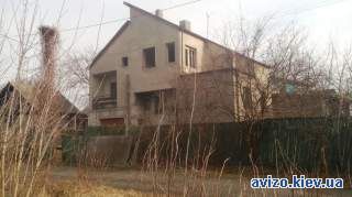Дом-квартира в Києві на приватній ділянці з своїм виходом на річку