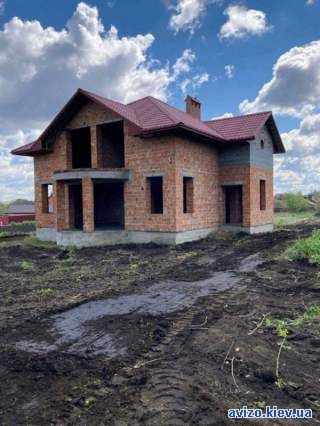 Загородный дом возле водоема