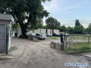Паркомісця на Азербайджанській 8