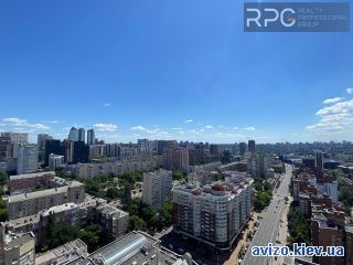 Продаю <a class='adt__geo' href='/nerukhomist/prodazh-kvartyr-budynkiv/kvartyry/kyiv-misto/q-2-кімнатні/'>2 кімнати</a>-комнатную квартиру, ст.м. Дворец Украина