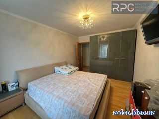 Продам <a class='adt__geo' href='/nerukhomist/prodazh-kvartyr-budynkiv/kvartyry/kyiv-misto/q-3-кімнатні/'>3 кімнати</a>-комнатную квартиру, ст.м. Выдубичи