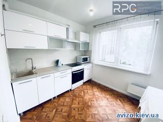 <a class='adt__geo' href='/nerukhomist/prodazh-kvartyr-budynkiv/kvartyry/kyiv-misto/q-3-кімнатні/'>3 кімнати</a>-комнатная квартира, ст.м. Харьковская