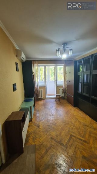 <a class='adt__geo' href='/nerukhomist/prodazh-kvartyr-budynkiv/kvartyry/kyiv-misto/q-1-кімнатні/'>1 кімната</a>-комнатная квартира, ст.м. Берестейская