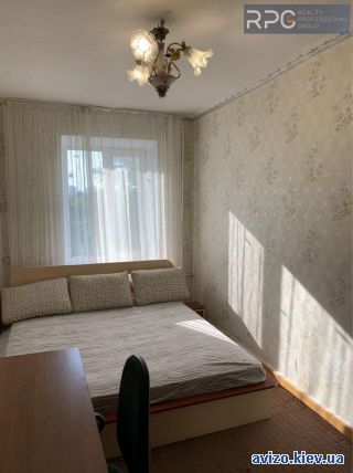 Продам <a class='adt__geo' href='/nerukhomist/prodazh-kvartyr-budynkiv/kvartyry/kyiv-misto/q-3-кімнатні/'>3 кімнати</a>-комнатную квартиру