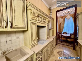 Сдается <a class='adt__geo' href='/nerukhomist/orenda-kvartyr-budynkiv/kvartyry/kyiv-misto/q-4-кімнатні/'>4 кімнати</a>-комнатная квартира, ст.м. Майдан Независимости