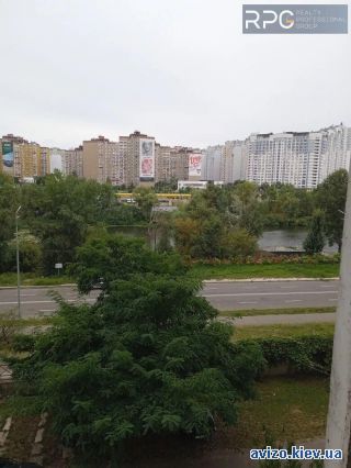 Продам <a class='adt__geo' href='/nerukhomist/prodazh-kvartyr-budynkiv/kvartyry/kyiv-misto/q-3-кімнатні/'>3 кімнати</a>-комнатную квартиру, ст.м. Осокорки