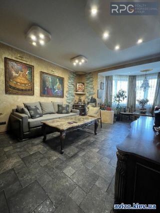 Продажа <a class='adt__geo' href='/nerukhomist/prodazh-kvartyr-budynkiv/kvartyry/kyiv-misto/q-4-кімнатні/'>4 кімнати</a>-комнатной квартиры, ст.м. Черниговская