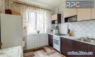 <a class='adt__geo' href='/nerukhomist/prodazh-kvartyr-budynkiv/kvartyry/kyiv-misto/q-3-кімнатні/'>3 кімнати</a>-комнатная квартира