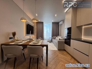Сдам <a class='adt__geo' href='/nerukhomist/orenda-kvartyr-budynkiv/kvartyry/kyiv-misto/q-4-кімнатні/'>4 кімнати</a>-комнатную квартиру