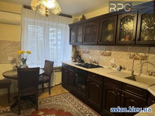 <a class='adt__geo' href='/nerukhomist/prodazh-kvartyr-budynkiv/kvartyry/kyiv-misto/q-2-кімнатні/'>2 кімнати</a>-комнатная квартира