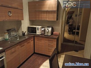 Продам <a class='adt__geo' href='/nerukhomist/prodazh-kvartyr-budynkiv/kvartyry/kyiv-misto/q-3-кімнатні/'>3 кімнати</a>-комнатную квартиру, ст.м. Левобережная