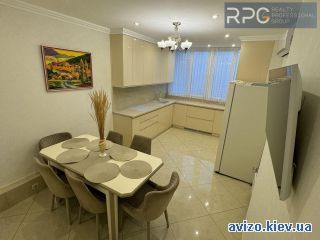 <a class='adt__geo' href='/nerukhomist/prodazh-kvartyr-budynkiv/kvartyry/kyiv-misto/q-3-кімнатні/'>3 кімнати</a>-комнатная квартира, ст.м. Левобережная