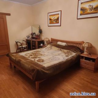 Продажа <a class='adt__geo' href='/nerukhomist/prodazh-kvartyr-budynkiv/kvartyry/kyiv-misto/q-3-кімнатні/'>3 кімнати</a>-комнатной квартиры, ст.м. Шулявская