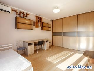 <a class='adt__geo' href='/nerukhomist/prodazh-kvartyr-budynkiv/kvartyry/kyiv-misto/q-3-кімнатні/'>3 кімнати</a>-комнатная квартира, ст.м. Героев Днепра