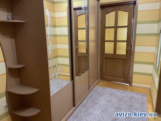 Сдам <a class='adt__geo' href='/nerukhomist/orenda-kvartyr-budynkiv/kvartyry/kyiv-misto/q-3-кімнатні/'>3 кімнати</a>-комнатную квартиру
