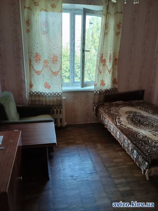Аренда <a class='adt__geo' href='/nerukhomist/orenda-kvartyr-budynkiv/kvartyry/kyiv-misto/q-3-кімнатні/'>3 кімнати</a>-комнатной комнаты, ст.м. Лесная