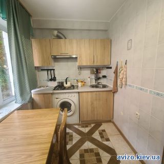 Сдаю <a class='adt__geo' href='/nerukhomist/orenda-kvartyr-budynkiv/kvartyry/kyiv-misto/q-1-кімнатні/'>1 кімната</a>-комнатную квартиру