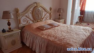 Сдаю <a class='adt__geo' href='/nerukhomist/orenda-kvartyr-budynkiv/kvartyry/kyiv-misto/q-3-кімнатні/'>3 кімнати</a>-комнатную квартиру