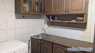Продам <a class='adt__geo' href='/nerukhomist/prodazh-kvartyr-budynkiv/kvartyry/kyiv-misto/q-3-кімнатні/'>3 кімнати</a>-комнатную квартиру, ст.м. Вырлица