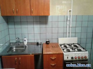 Продается <a class='adt__geo' href='/nerukhomist/prodazh-kvartyr-budynkiv/kvartyry/kyiv-misto/q-3-кімнатні/'>3 кімнати</a>-комнатная квартира