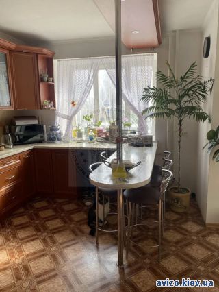 <a class='adt__geo' href='/nerukhomist/prodazh-kvartyr-budynkiv/kvartyry/kyiv-misto/q-4-кімнатні/'>4 кімнати</a>-комнатная квартира, ст.м. Академгородок