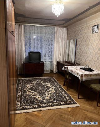 <a class='adt__geo' href='/nerukhomist/prodazh-kvartyr-budynkiv/kvartyry/kyiv-misto/q-3-кімнатні/'>3 кімнати</a>-комнатная квартира, ст.м. Васильковская