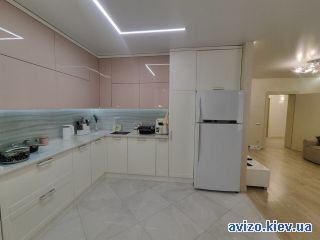 Продажа <a class='adt__geo' href='/nerukhomist/prodazh-kvartyr-budynkiv/kvartyry/kyiv-misto/q-4-кімнатні/'>4 кімнати</a>-комнатной квартиры