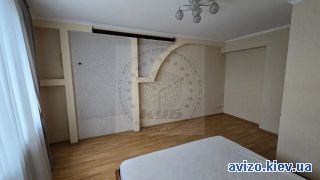 Продам <a class='adt__geo' href='/nerukhomist/prodazh-kvartyr-budynkiv/kvartyry/kyiv-misto/q-3-кімнатні/'>3 кімнати</a>-комнатную квартиру, ст.м. Житомирская