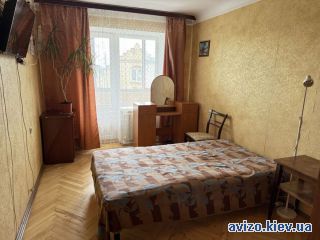 <a class='adt__geo' href='/nerukhomist/prodazh-kvartyr-budynkiv/kvartyry/kyiv-misto/q-4-кімнатні/'>4 кімнати</a>-комнатная квартира