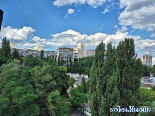 Продается <a class='adt__geo' href='/nerukhomist/prodazh-kvartyr-budynkiv/kvartyry/kyiv-misto/q-3-кімнатні/'>3 кімнати</a>-комнатная квартира