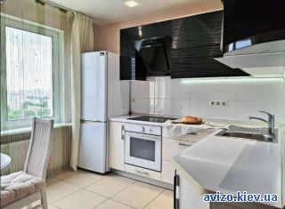 Продаю <a class='adt__geo' href='/nerukhomist/prodazh-kvartyr-budynkiv/kvartyry/kyiv-misto/q-3-кімнатні/'>3 кімнати</a>-комнатную квартиру, ст.м. Дарница