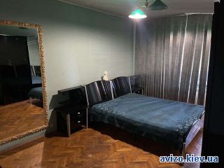 <a class='adt__geo' href='/nerukhomist/prodazh-kvartyr-budynkiv/kvartyry/kyiv-misto/q-3-кімнатні/'>3 кімнати</a>-комнатная квартира, ст.м. Вырлица