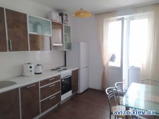 Сдам <a class='adt__geo' href='/nerukhomist/orenda-kvartyr-budynkiv/kvartyry/kyiv-misto/q-3-кімнатні/'>3 кімнати</a>-комнатную квартиру, ст.м. Демиевская