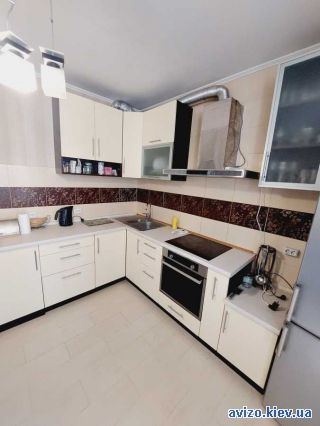 Сдам <a class='adt__geo' href='/nerukhomist/orenda-kvartyr-budynkiv/kvartyry/kyiv-misto/q-1-кімнатні/'>1 кімната</a>-комнатную квартиру, ст.м. Васильковская