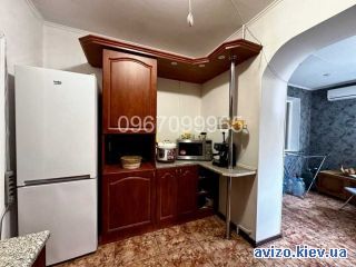 Продам <a class='adt__geo' href='/nerukhomist/prodazh-kvartyr-budynkiv/kvartyry/kyiv-misto/q-3-кімнатні/'>3 кімнати</a>-комнатную квартиру, ст.м. Харьковская