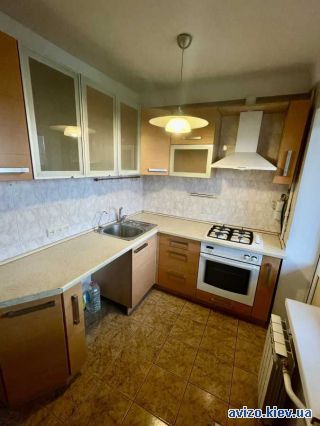 Продам <a class='adt__geo' href='/nerukhomist/prodazh-kvartyr-budynkiv/kvartyry/kyiv-misto/q-3-кімнатні/'>3 кімнати</a>-комнатную квартиру, ст.м. Левобережная