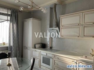 <a class='adt__geo' href='/nerukhomist/prodazh-kvartyr-budynkiv/kvartyry/kyiv-misto/q-3-кімнатні/'>3 кімнати</a>-комнатная квартира, ст.м. Черниговская