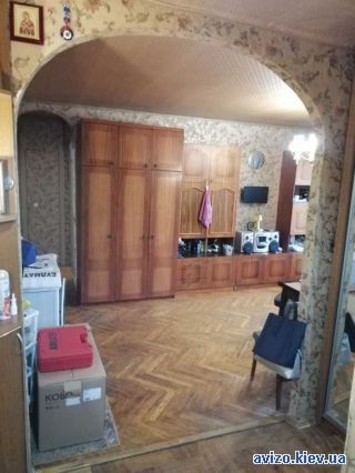 <a class='adt__geo' href='/nerukhomist/prodazh-kvartyr-budynkiv/kvartyry/kyiv-misto/q-3-кімнатні/'>3 кімнати</a>-комнатная квартира